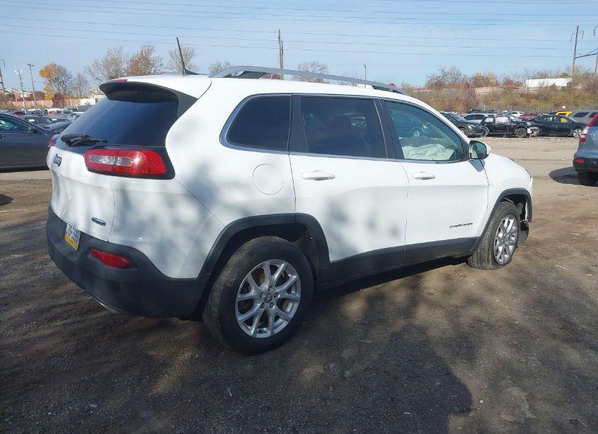 Photo 4 of 2017 Jeep Cherokee LATITUDE 4X4 (VIN 1C4PJMCS9HW658070)