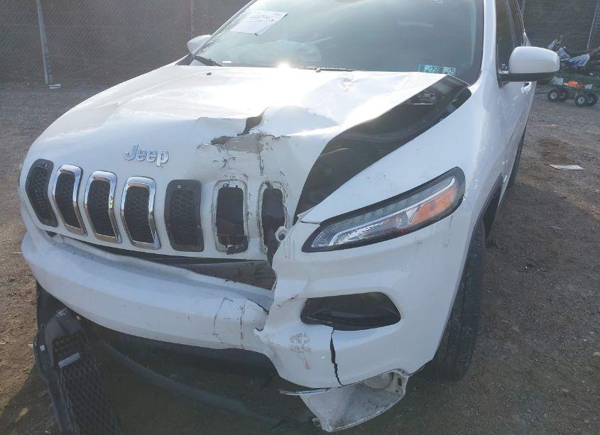 Photo 6 of 2017 Jeep Cherokee LATITUDE 4X4 (VIN 1C4PJMCS9HW658070)