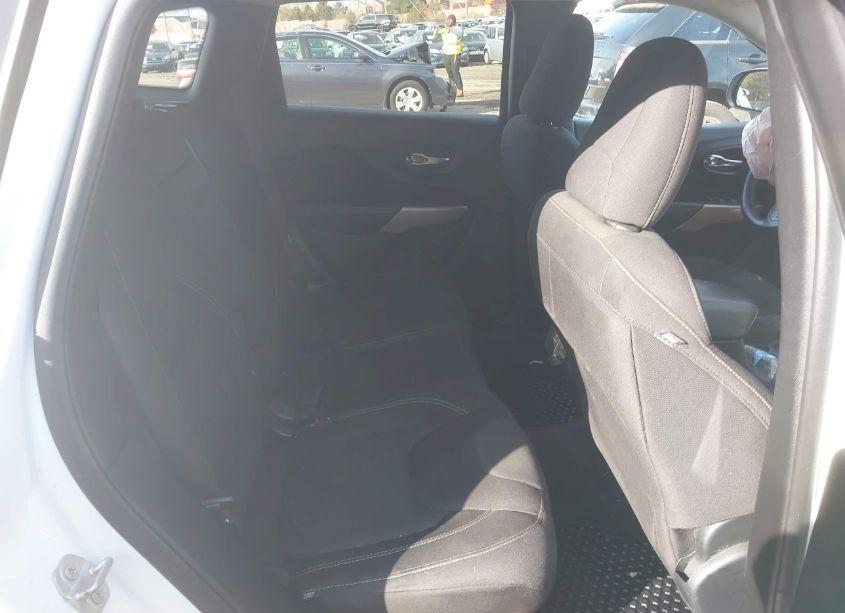 Photo 8 of 2017 Jeep Cherokee LATITUDE 4X4 (VIN 1C4PJMCS9HW658070)