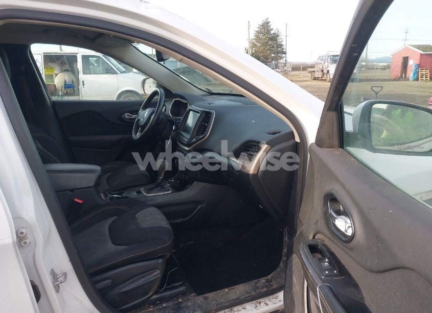 Photo 5 of 2014 Jeep Cherokee LATITUDE (VIN 1C4PJMCSXEW127813)