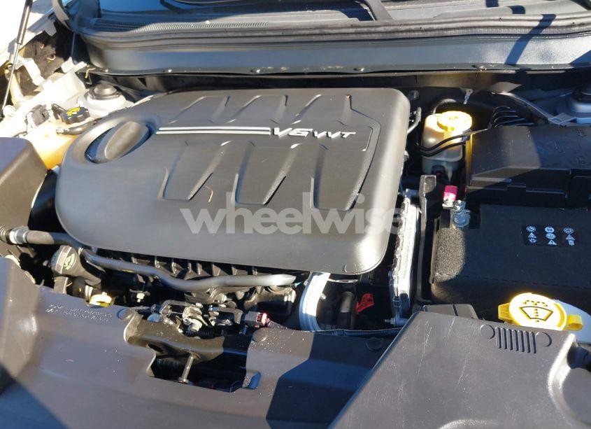 Photo 10 of 2015 Jeep Cherokee LATITUDE (VIN 1C4PJMCSXFW501628)