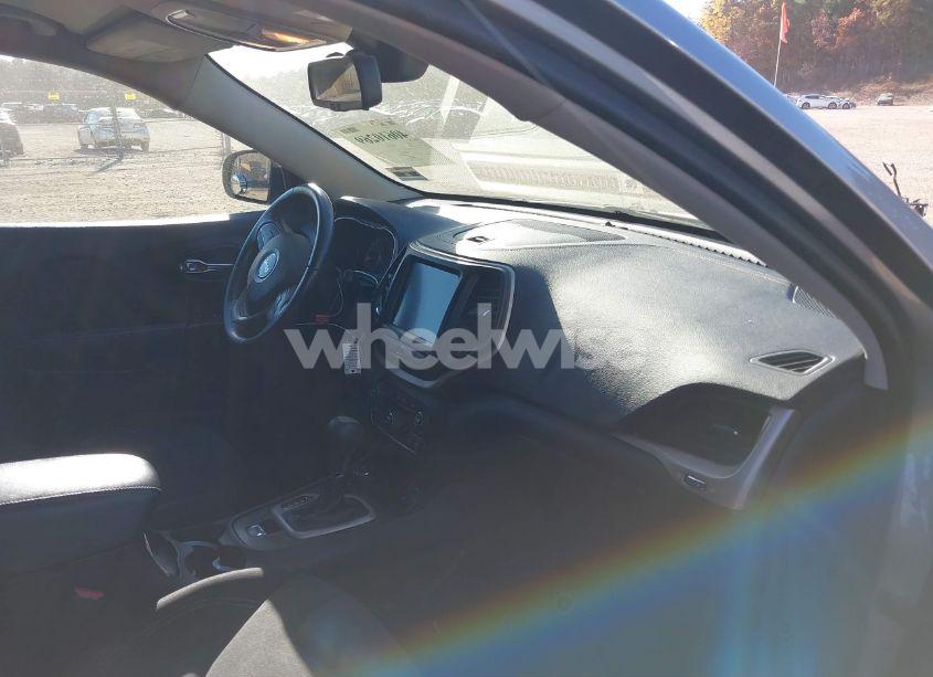 Photo 5 of 2015 Jeep Cherokee LATITUDE (VIN 1C4PJMCSXFW501628)