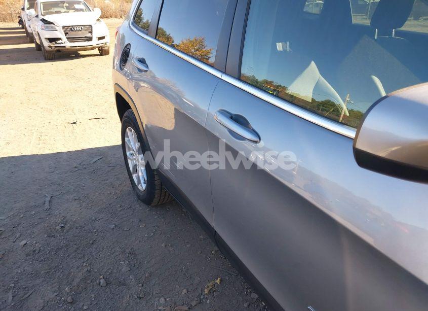 Photo 6 of 2015 Jeep Cherokee LATITUDE (VIN 1C4PJMCSXFW501628)