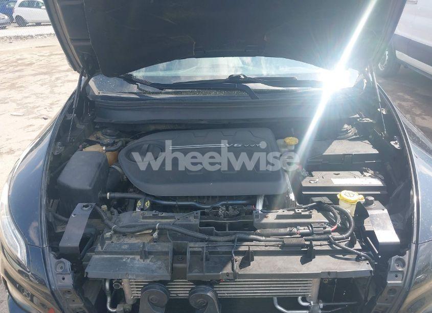 Photo 10 of 2015 Jeep Cherokee LATITUDE (VIN 1C4PJMCSXFW528618)