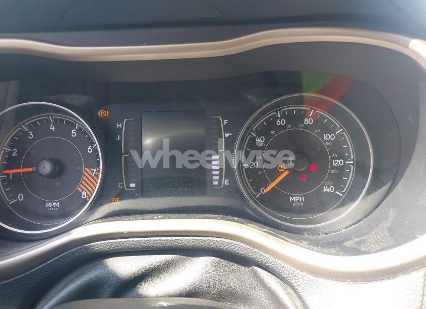 Photo 15 of 2015 Jeep Cherokee LATITUDE (VIN 1C4PJMCSXFW528618)