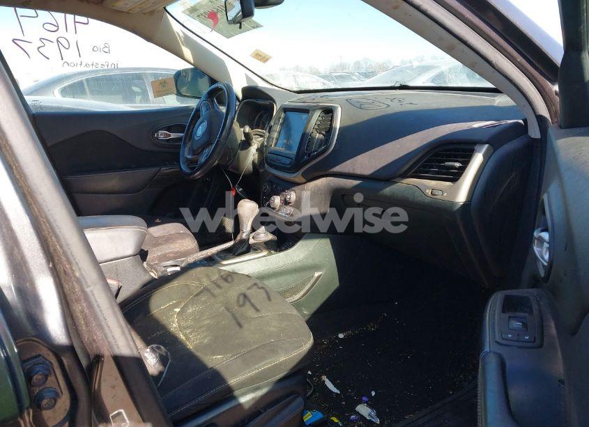 Photo 5 of 2015 Jeep Cherokee LATITUDE (VIN 1C4PJMCSXFW615970)