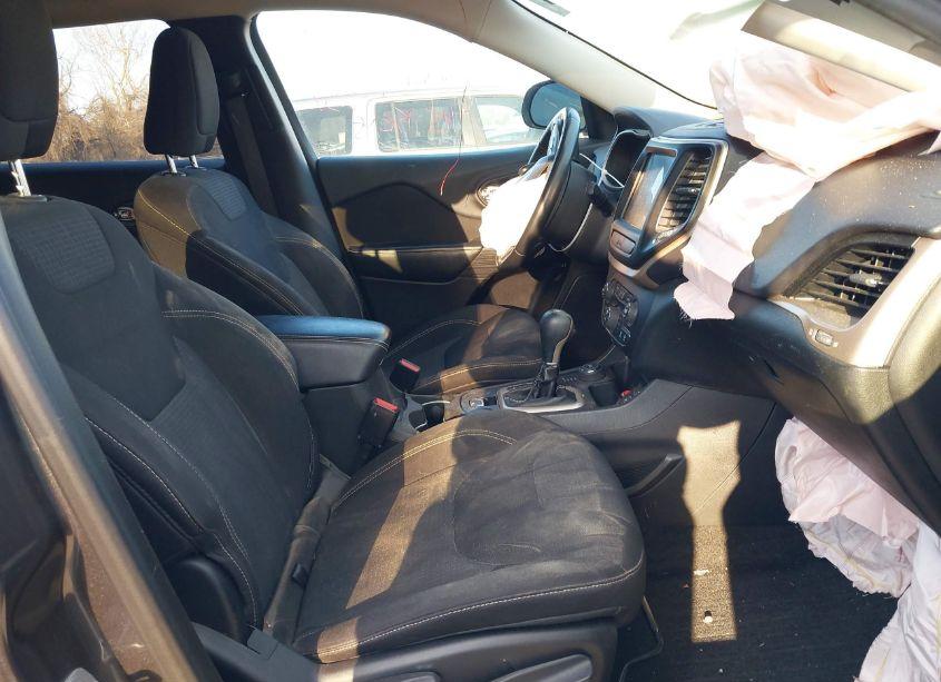 Photo 5 of 2015 Jeep Cherokee LATITUDE (VIN 1C4PJMCSXFW752634)