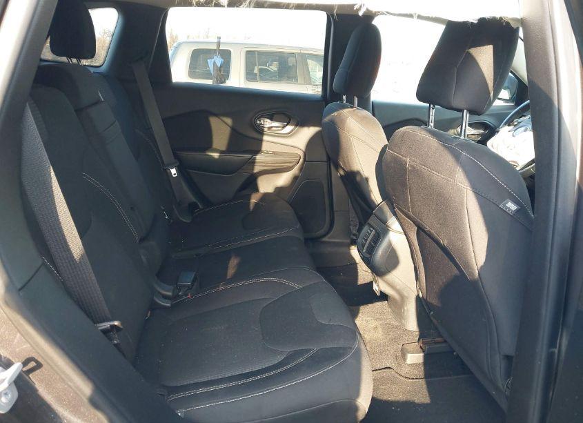 Photo 8 of 2015 Jeep Cherokee LATITUDE (VIN 1C4PJMCSXFW752634)