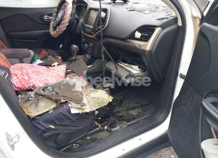 Photo 5 of 2015 Jeep Cherokee LATITUDE (VIN 1C4PJMCSXFW773712)