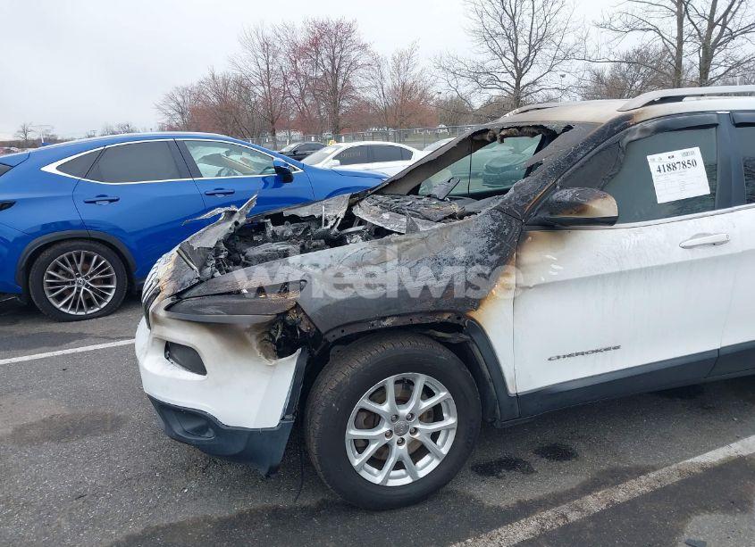 Photo 6 of 2015 Jeep Cherokee LATITUDE (VIN 1C4PJMCSXFW773712)