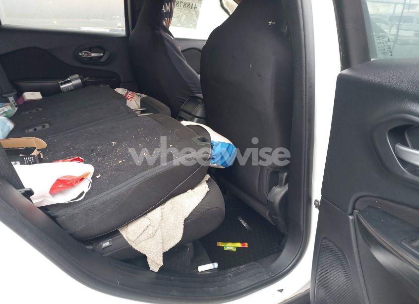 Photo 8 of 2015 Jeep Cherokee LATITUDE (VIN 1C4PJMCSXFW773712)