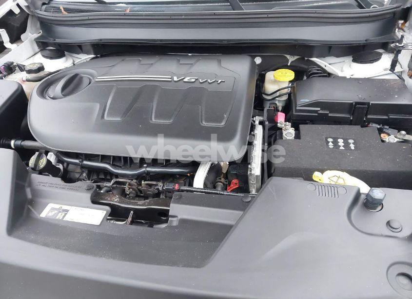 Photo 10 of 2015 Jeep Cherokee LATITUDE (VIN 1C4PJMCSXFW789991)