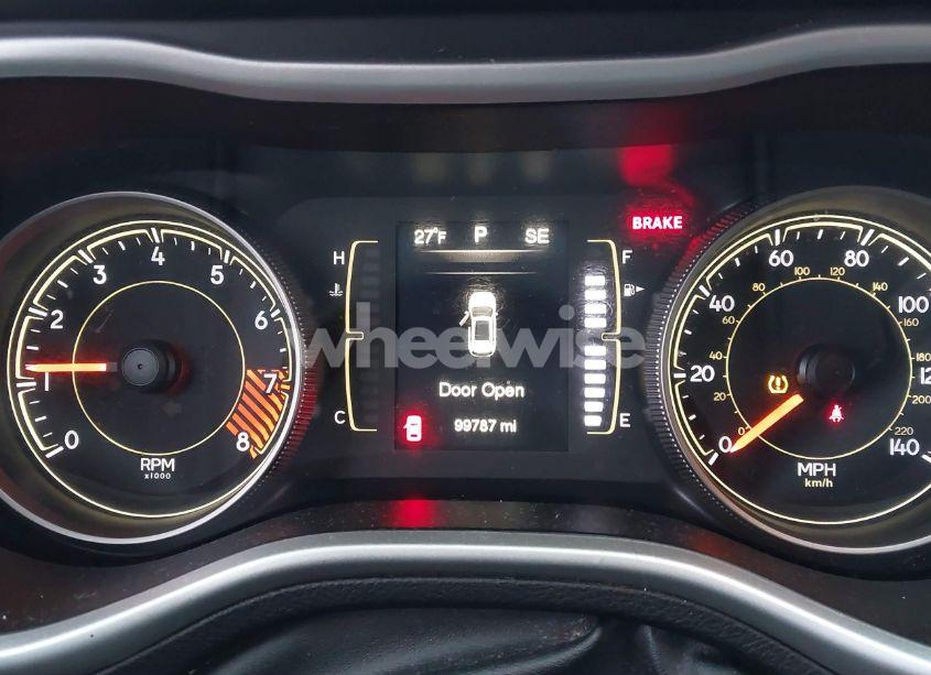 Photo 15 of 2015 Jeep Cherokee LATITUDE (VIN 1C4PJMCSXFW789991)