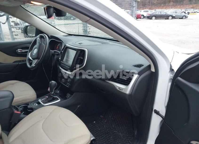 Photo 5 of 2015 Jeep Cherokee LATITUDE (VIN 1C4PJMCSXFW789991)