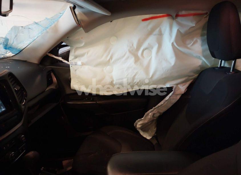 Photo 5 of 2016 Jeep Cherokee LATITUDE (VIN 1C4PJMCSXGW147918)