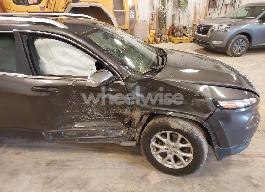 Photo 6 of 2016 Jeep Cherokee LATITUDE (VIN 1C4PJMCSXGW147918)