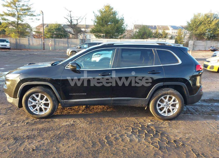 Photo 15 of 2017 Jeep Cherokee LATITUDE 4X4 (VIN 1C4PJMCSXHW532526)