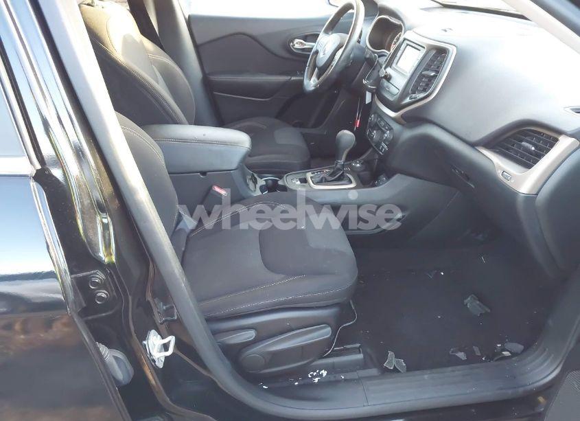 Photo 5 of 2017 Jeep Cherokee LATITUDE 4X4 (VIN 1C4PJMCSXHW532526)