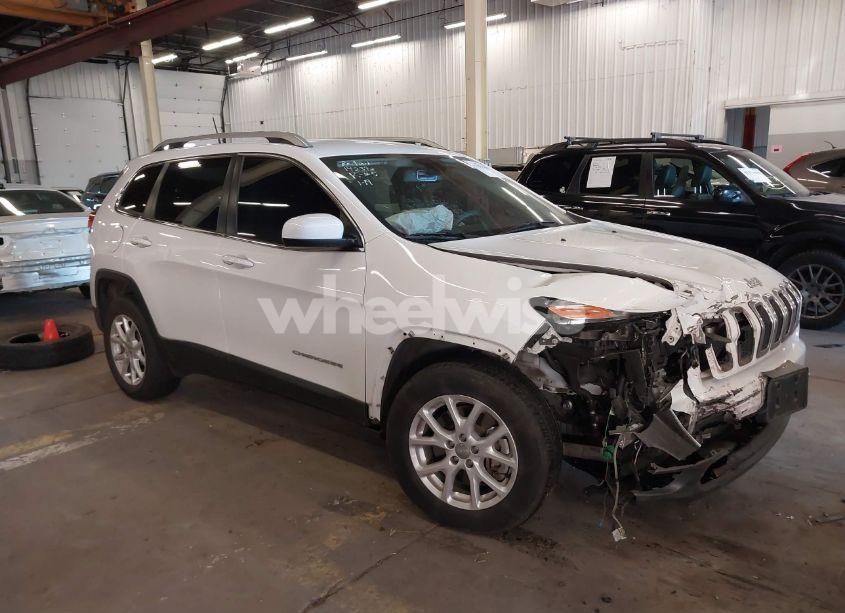 2018 Jeep Cherokee LATITUDE 4X4 (VIN 1C4PJMCX1JD514400) main photo