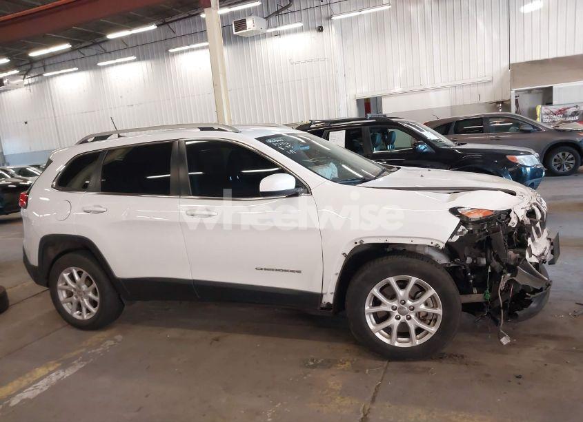 Photo 14 of 2018 Jeep Cherokee LATITUDE 4X4 (VIN 1C4PJMCX1JD514400)