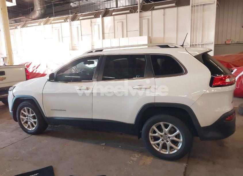 Photo 15 of 2018 Jeep Cherokee LATITUDE 4X4 (VIN 1C4PJMCX1JD514400)