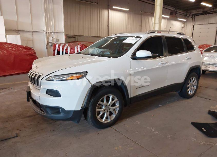 Photo 2 of 2018 Jeep Cherokee LATITUDE 4X4 (VIN 1C4PJMCX1JD514400)