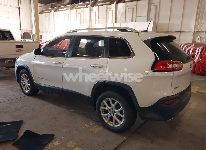 Photo 3 of 2018 Jeep Cherokee LATITUDE 4X4 (VIN 1C4PJMCX1JD514400)