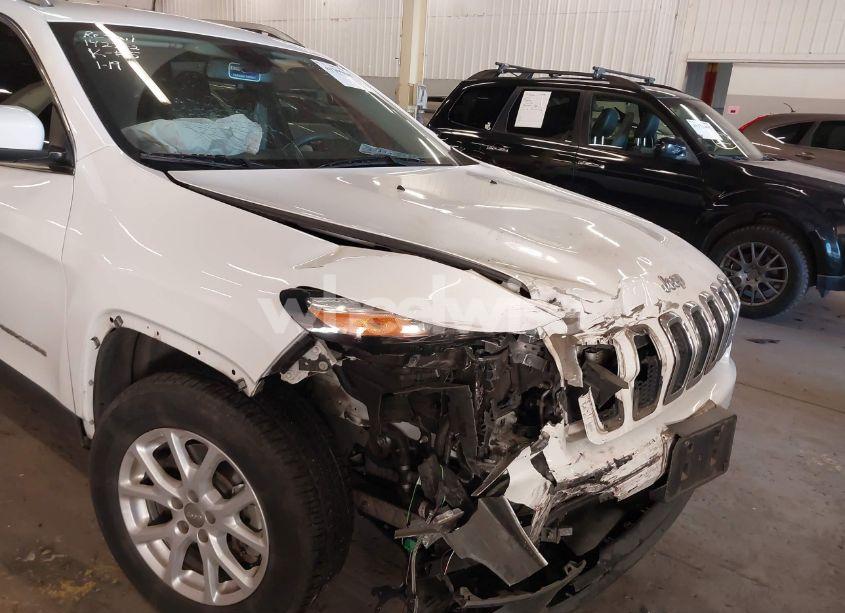 Photo 6 of 2018 Jeep Cherokee LATITUDE 4X4 (VIN 1C4PJMCX1JD514400)