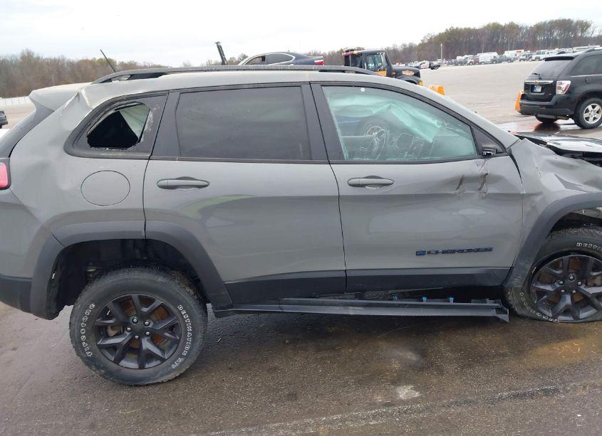 Photo 13 of 2019 Jeep Cherokee UPLAND 4X4 (VIN 1C4PJMCX1KD481061)