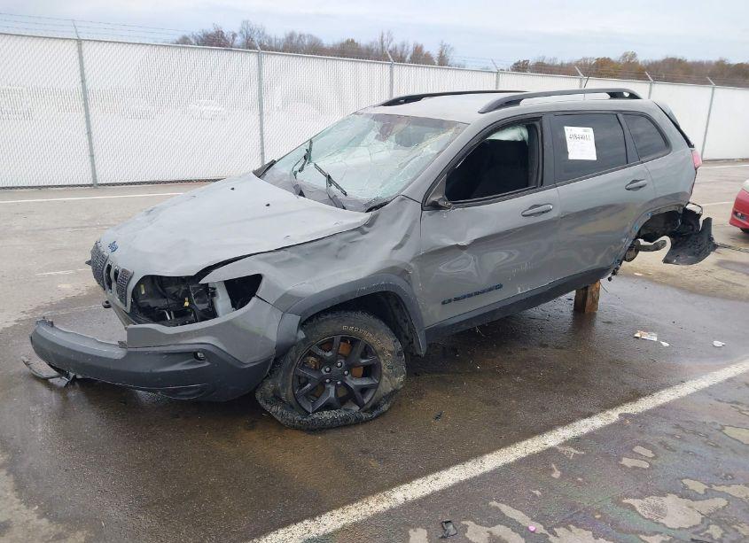 Photo 2 of 2019 Jeep Cherokee UPLAND 4X4 (VIN 1C4PJMCX1KD481061)