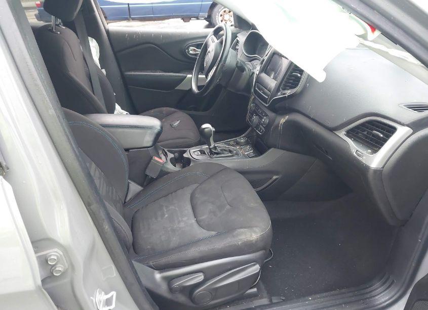 Photo 5 of 2019 Jeep Cherokee UPLAND 4X4 (VIN 1C4PJMCX1KD481061)