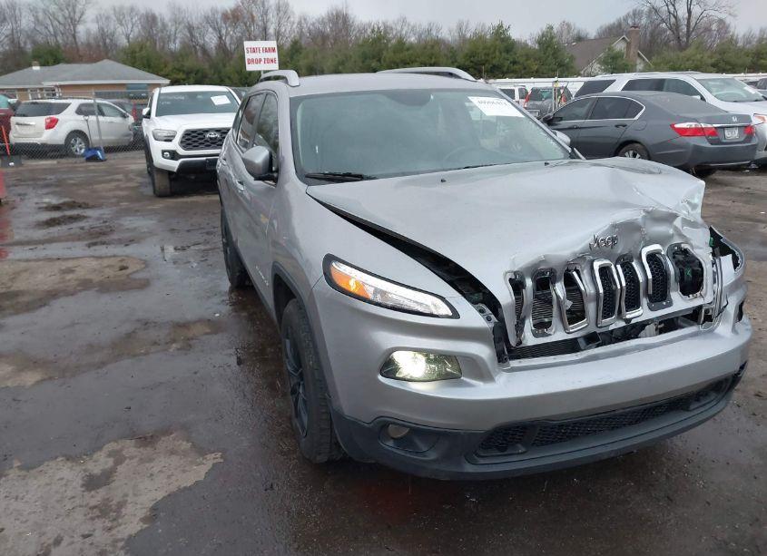 2018 Jeep Cherokee LATITUDE 4X4 (VIN 1C4PJMCX2JD616997) main photo