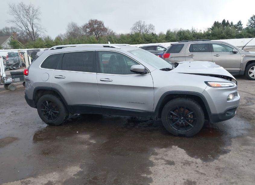 Photo 13 of 2018 Jeep Cherokee LATITUDE 4X4 (VIN 1C4PJMCX2JD616997)