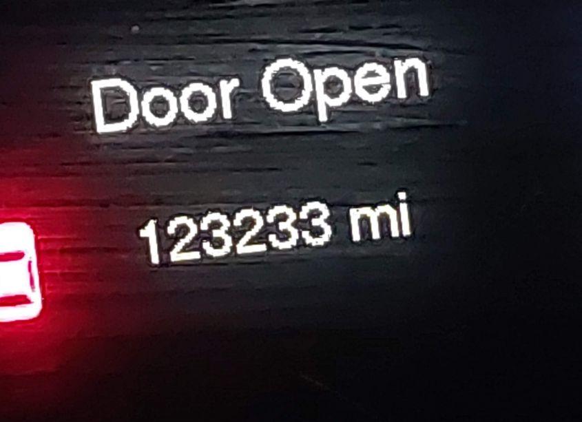 Photo 15 of 2018 Jeep Cherokee LATITUDE 4X4 (VIN 1C4PJMCX2JD616997)