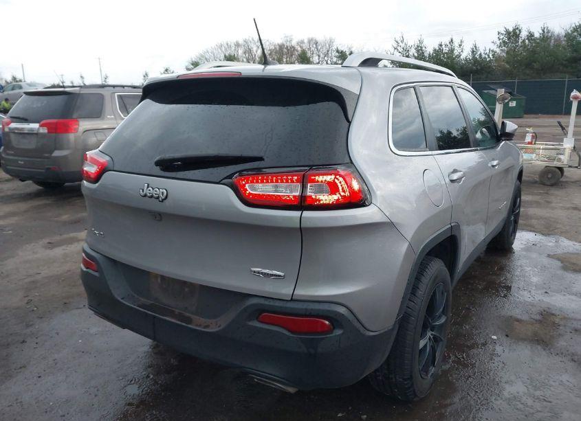Photo 4 of 2018 Jeep Cherokee LATITUDE 4X4 (VIN 1C4PJMCX2JD616997)