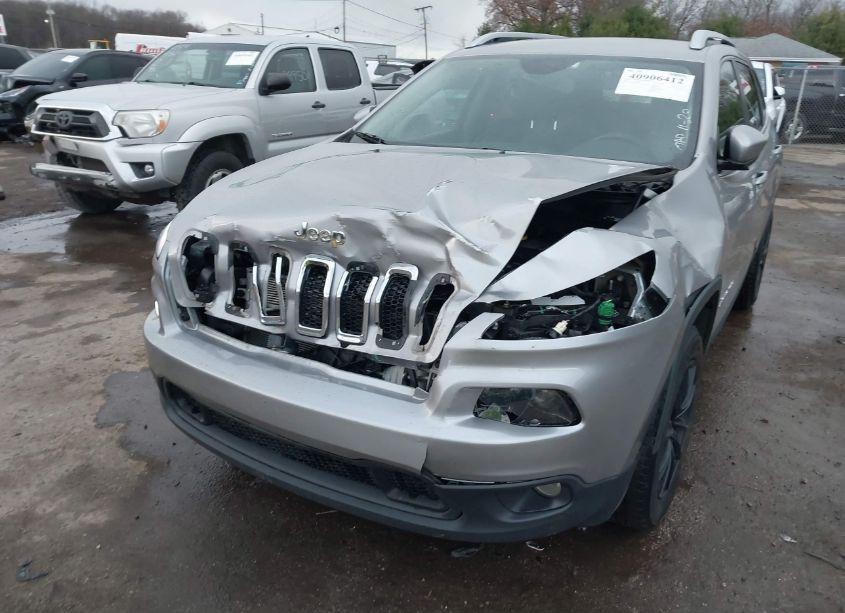 Photo 6 of 2018 Jeep Cherokee LATITUDE 4X4 (VIN 1C4PJMCX2JD616997)