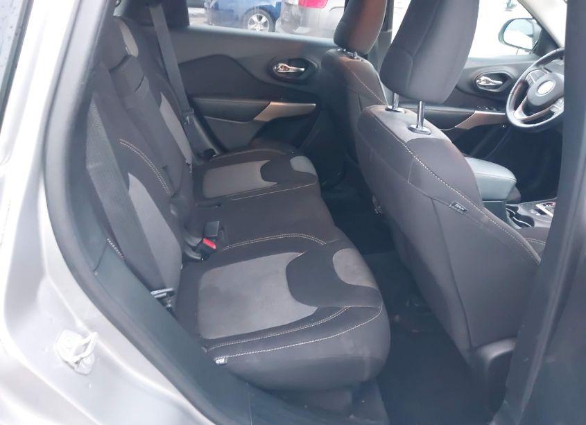 Photo 8 of 2018 Jeep Cherokee LATITUDE 4X4 (VIN 1C4PJMCX2JD616997)