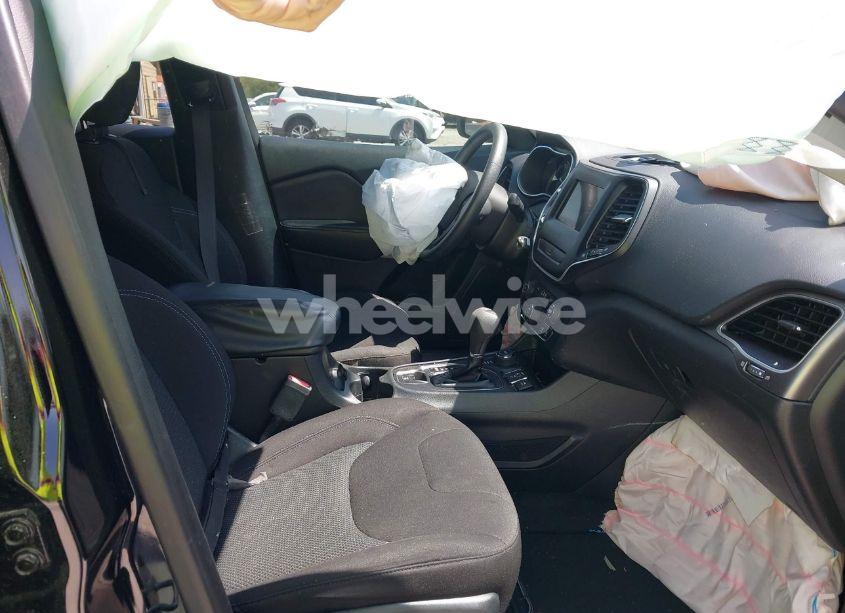 Photo 5 of 2019 Jeep Cherokee LATITUDE 4X4 (VIN 1C4PJMCX2KD307175)