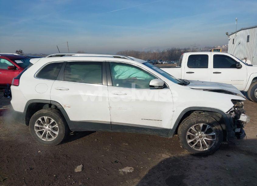 Photo 13 of 2019 Jeep Cherokee LATITUDE 4X4 (VIN 1C4PJMCX2KD356537)