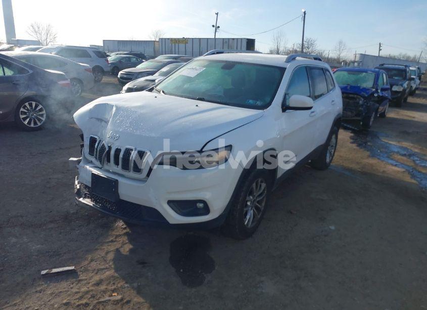Photo 2 of 2019 Jeep Cherokee LATITUDE 4X4 (VIN 1C4PJMCX2KD356537)