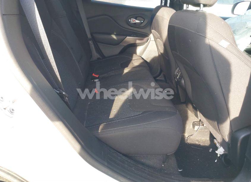 Photo 8 of 2019 Jeep Cherokee LATITUDE 4X4 (VIN 1C4PJMCX2KD356537)