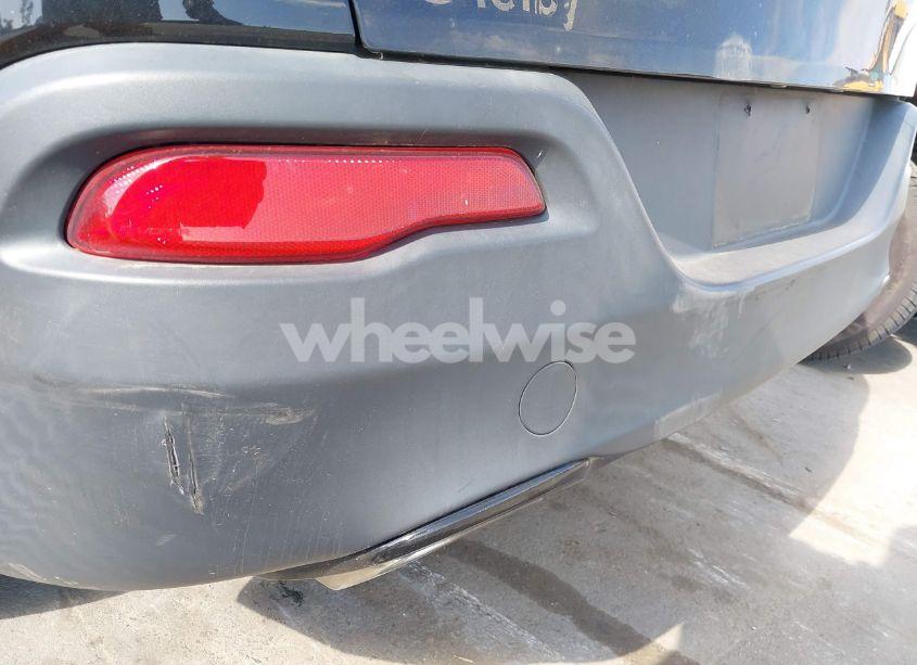 Photo 20 of 2018 Jeep Cherokee LATITUDE 4X4 (VIN 1C4PJMCX3JD515211)