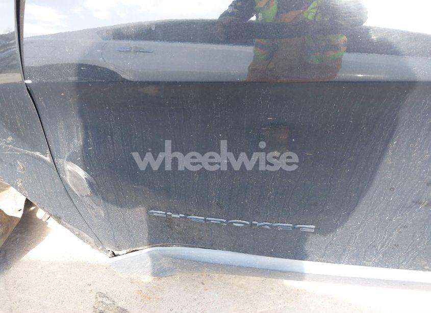 Photo 21 of 2018 Jeep Cherokee LATITUDE 4X4 (VIN 1C4PJMCX3JD515211)