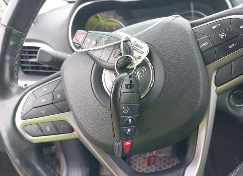 Photo 11 of 2019 Jeep Cherokee LATITUDE 4X4 (VIN 1C4PJMCX3KD155309)