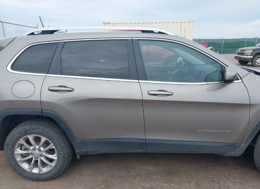 Photo 13 of 2019 Jeep Cherokee LATITUDE 4X4 (VIN 1C4PJMCX3KD155309)