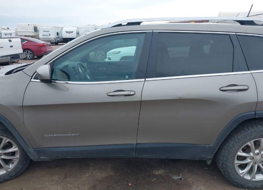 Photo 14 of 2019 Jeep Cherokee LATITUDE 4X4 (VIN 1C4PJMCX3KD155309)
