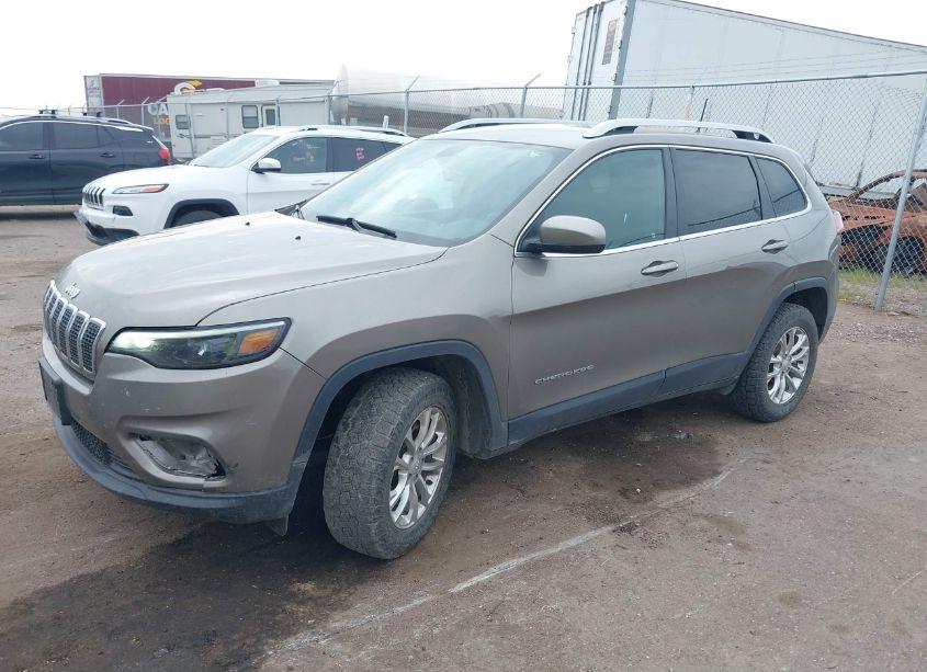Photo 2 of 2019 Jeep Cherokee LATITUDE 4X4 (VIN 1C4PJMCX3KD155309)