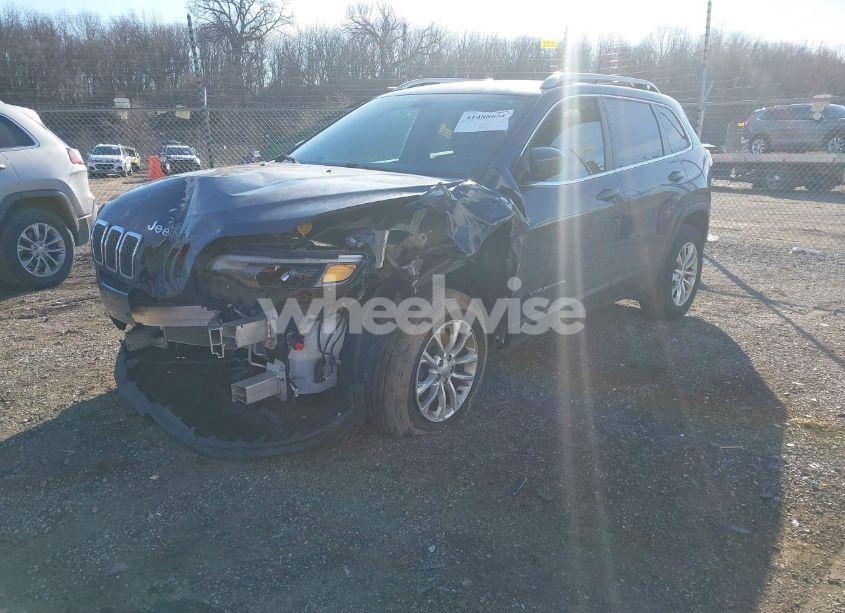 Photo 2 of 2019 Jeep Cherokee LATITUDE 4X4 (VIN 1C4PJMCX4KD469454)