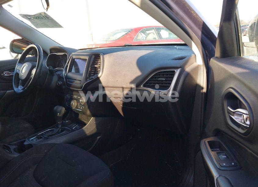 Photo 5 of 2019 Jeep Cherokee LATITUDE 4X4 (VIN 1C4PJMCX4KD469454)