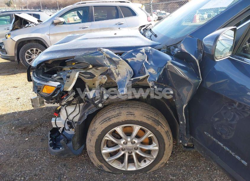 Photo 6 of 2019 Jeep Cherokee LATITUDE 4X4 (VIN 1C4PJMCX4KD469454)